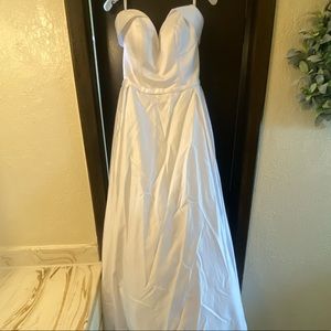 NEVER WORN David’s Bridal wedding dress